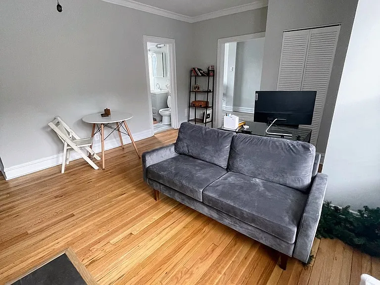 631 W Roscoe St #D3 — Photo 8