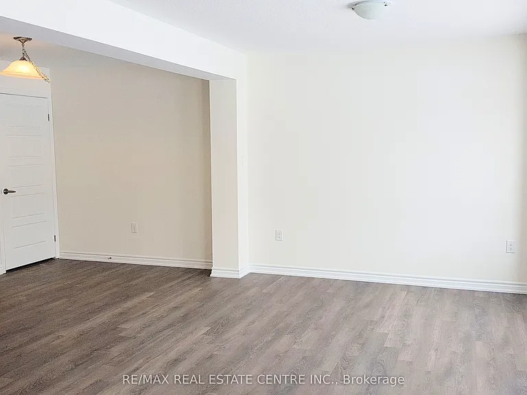 8 Watermill St — Photo 9