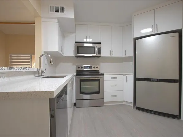 10233 NW 9th Street Cir, Miami, FL