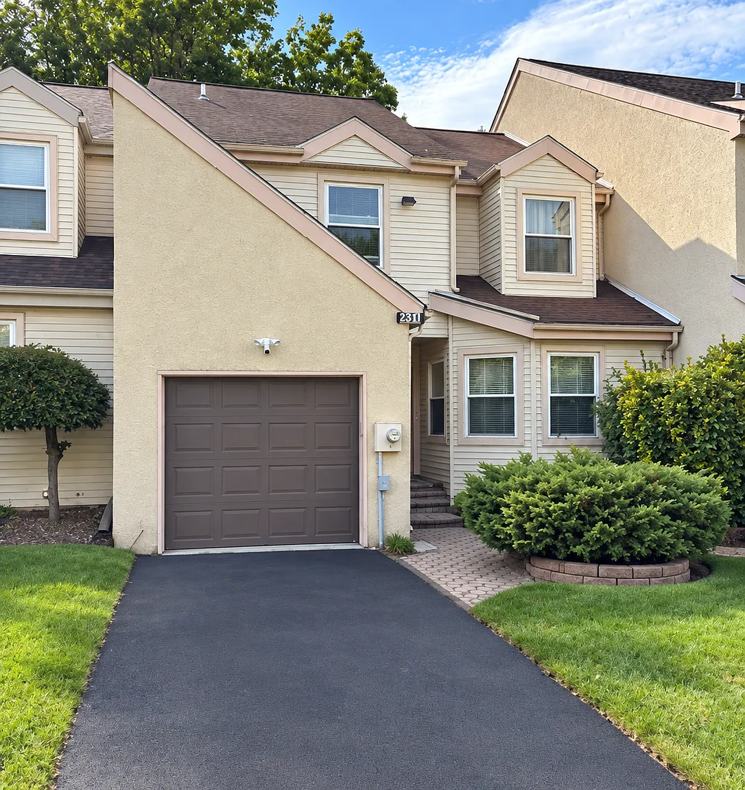 3 bed, 2.5 bath, 2350 sqft, $3,499 — Photo 1