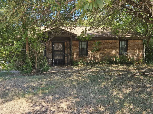 1313 E Robert St, Fort Worth, TX 76104