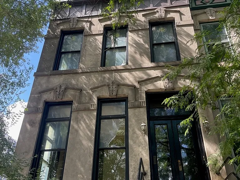 238 S Ashland Ave — Photo 1