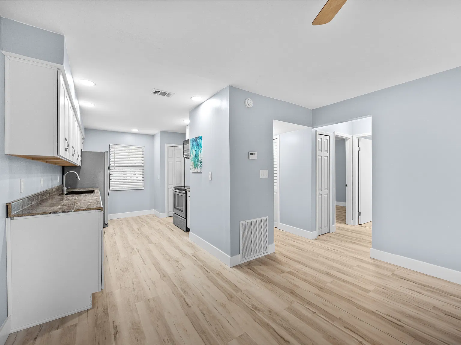 2 bed, 1050 sqft, $1,900 — Photo 4