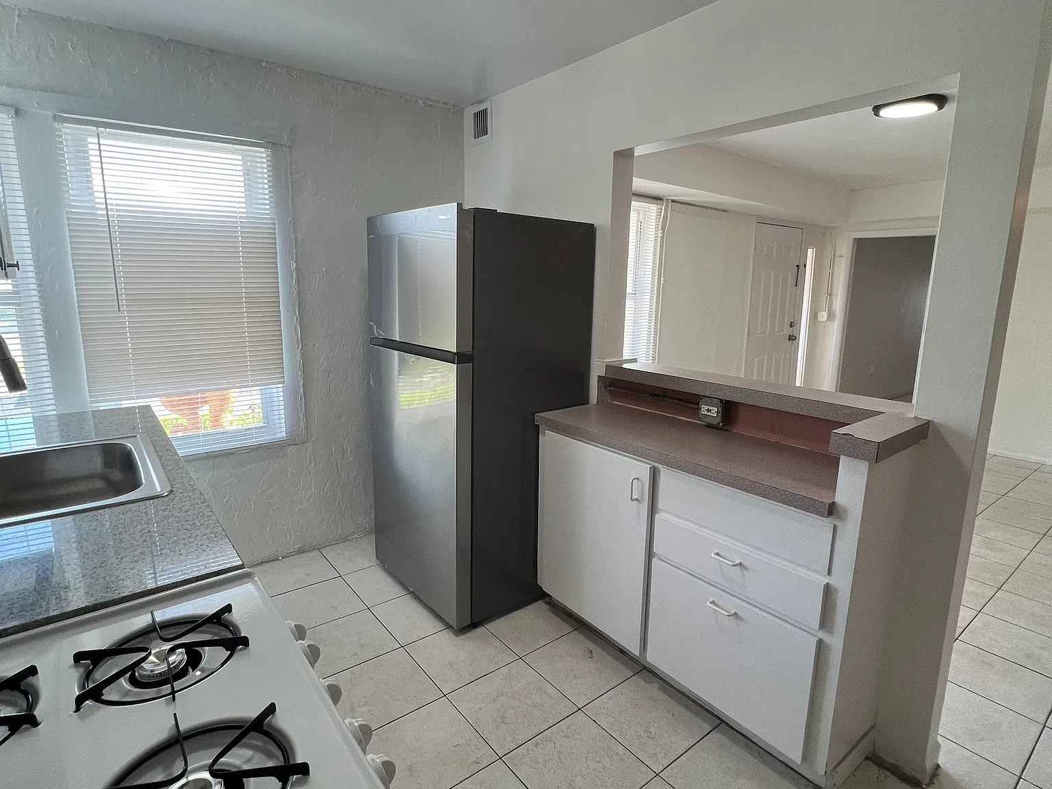 1 bed, 450 sqft, $1,350 — Photo 3