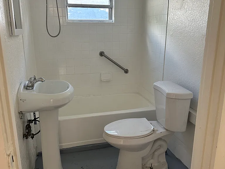 1520 Scranton St S — Photo 10