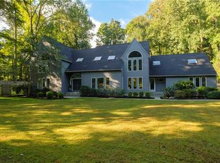 97 Haights Cross Rd, Chappaqua, NY 10514