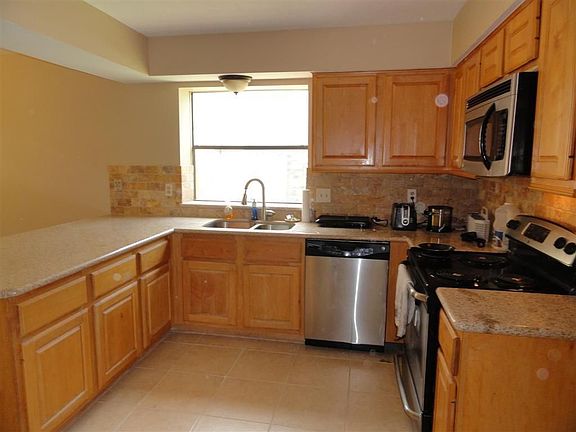 3rd image of 19726 Faye Oaks Ct