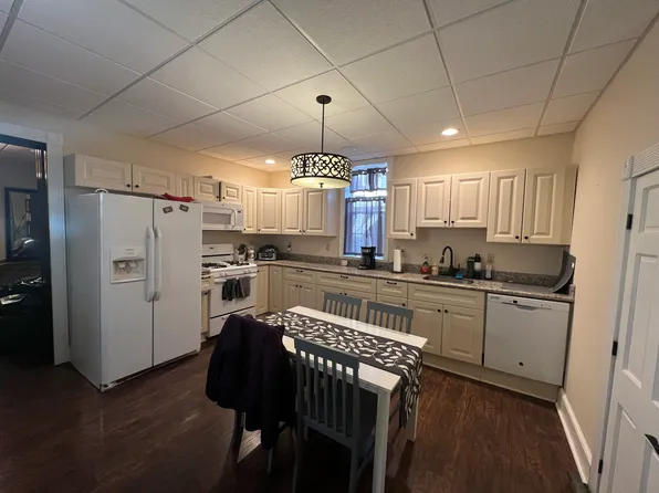 27 S Main St APT A, Coopersburg, PA 18036