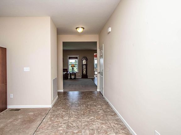 4th image of 223 Weeping Willow Run Dr