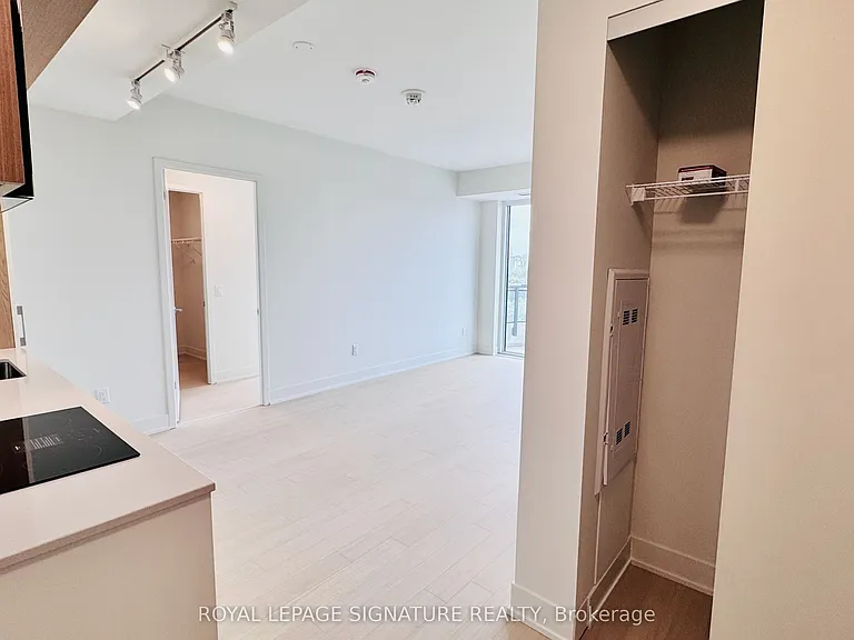 322 Dupont St #605 — Photo 2