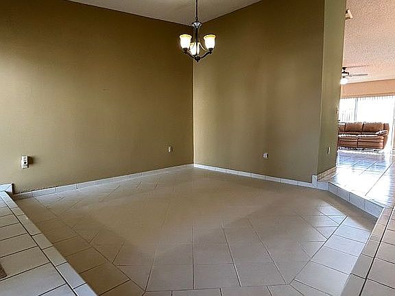 Sunken Living Room (SLR) 