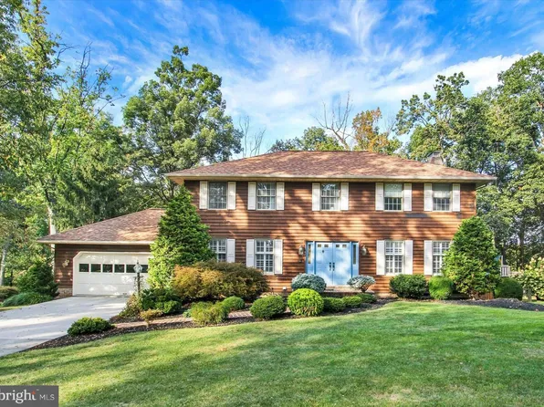 121 Oak Hills Dr, Hanover, PA 17331