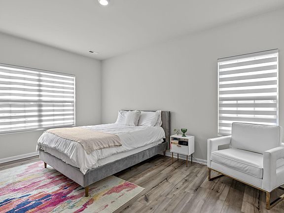 3rd image of 413 Batten Rd