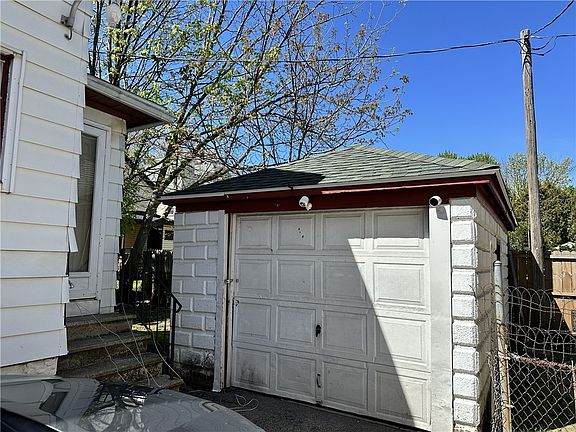 4th image of 143 Santee St