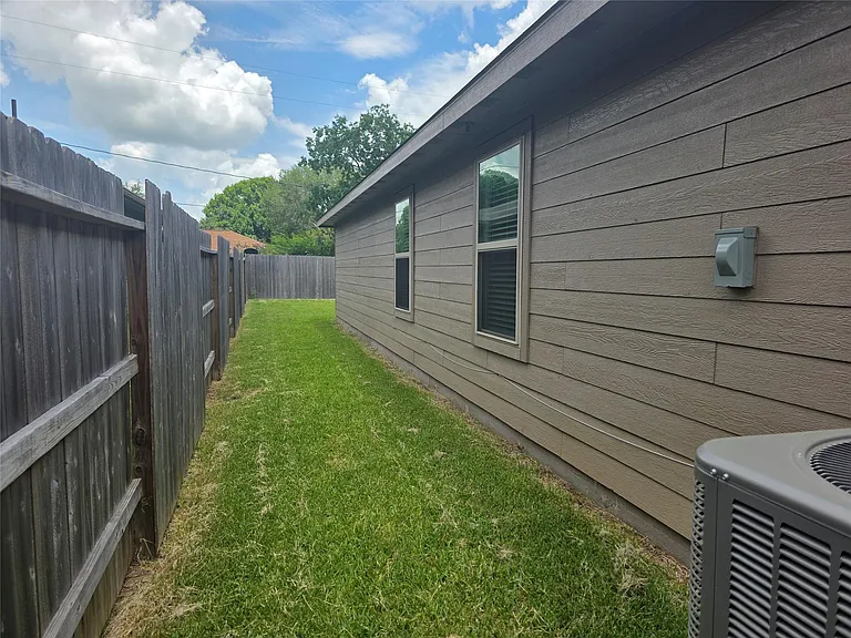 314 Riverwood Village Ln — Photo 24
