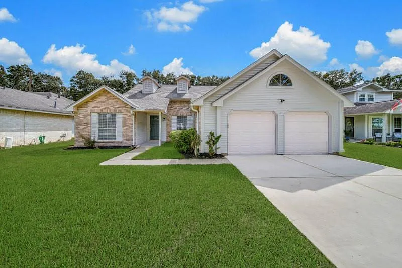 3 bed, 2.0 bath, 1874 sqft, $2,250 — Photo 1