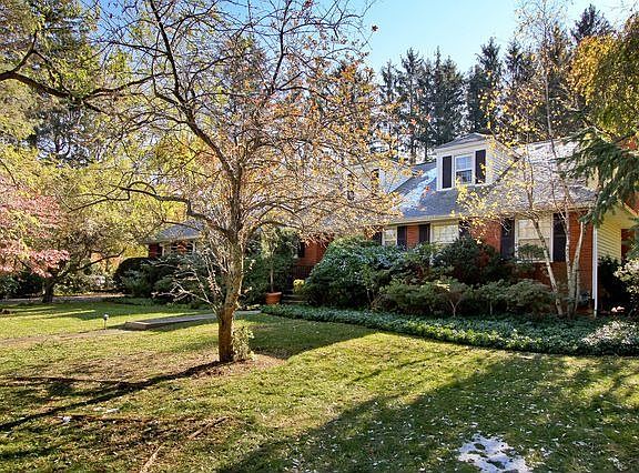 3rd image of 26 Beechwood Blvd