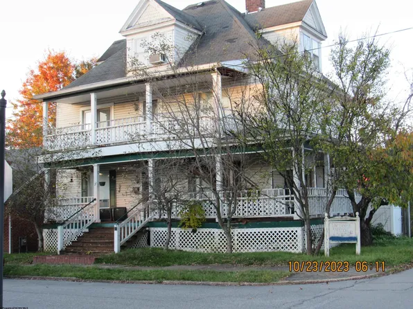 22 Elizabeth St, Buckhannon, WV 26201