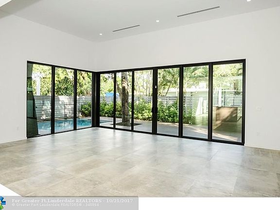 3rd image of 1105 SE 9th St