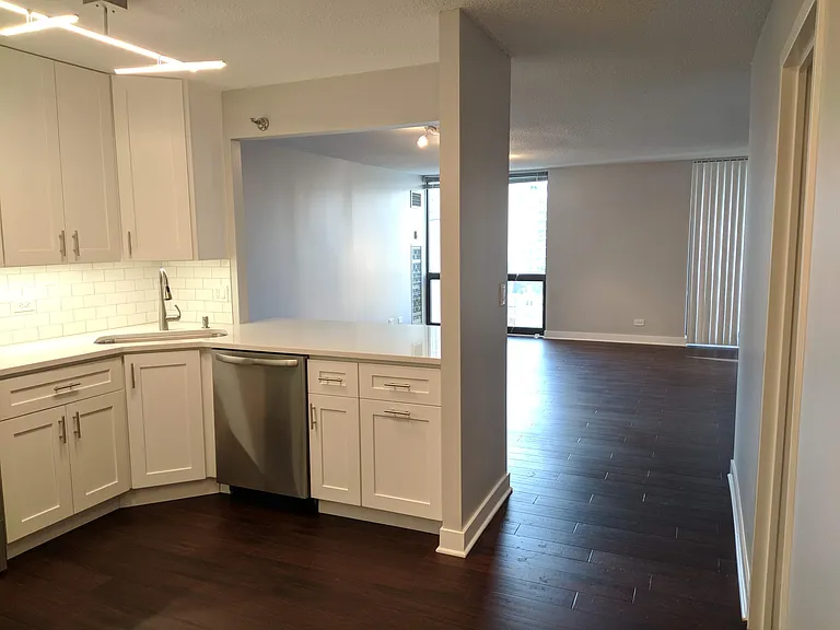 70 W Huron St #12 — Photo 11