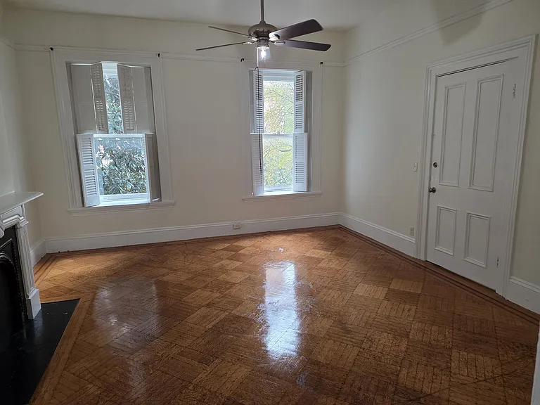 129 S Sycamore St #4 — Photo 2