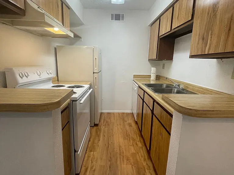 Ashley Crest — Photo 13