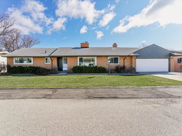 1293 Brambles Dr, Waterford, MI 48328