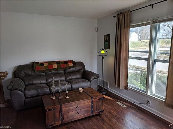 4th image of 1736 Marigold Ave