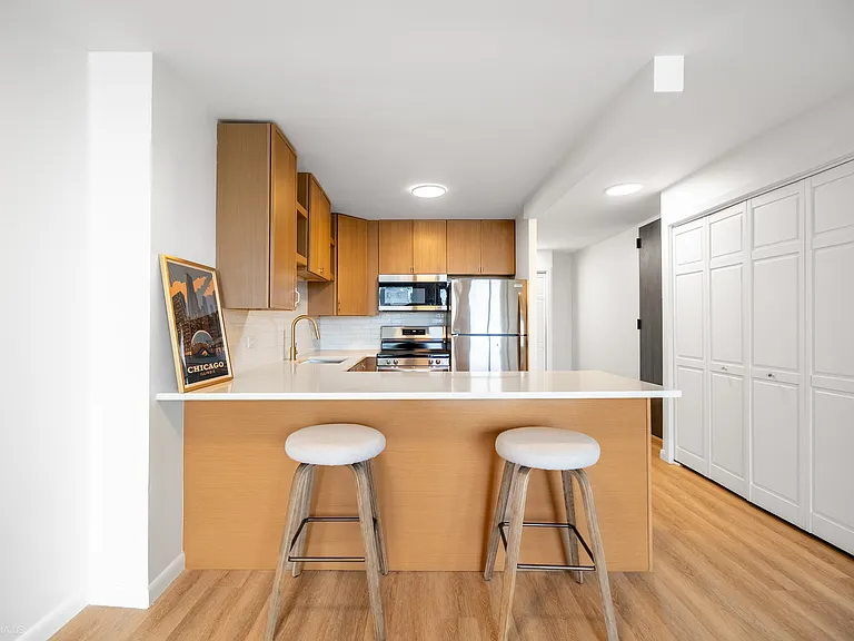 1030 N State St #11M — Photo 5
