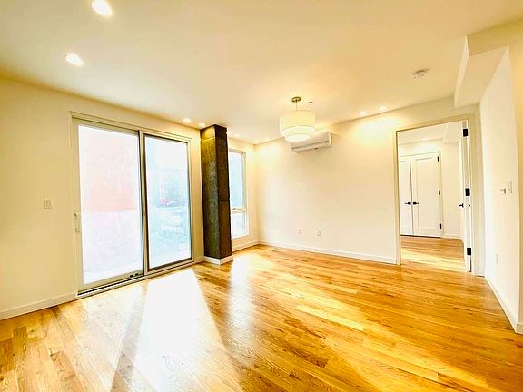 4th image of 595 New York Ave #2L