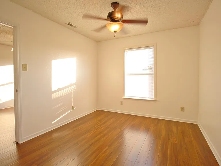 945 Shenandoah Way — Photo 23