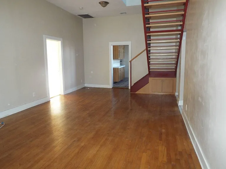 828 N 6th Ave — Photo 9