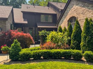 30765 Timberbrook Ln, Bingham Farms, MI 48025