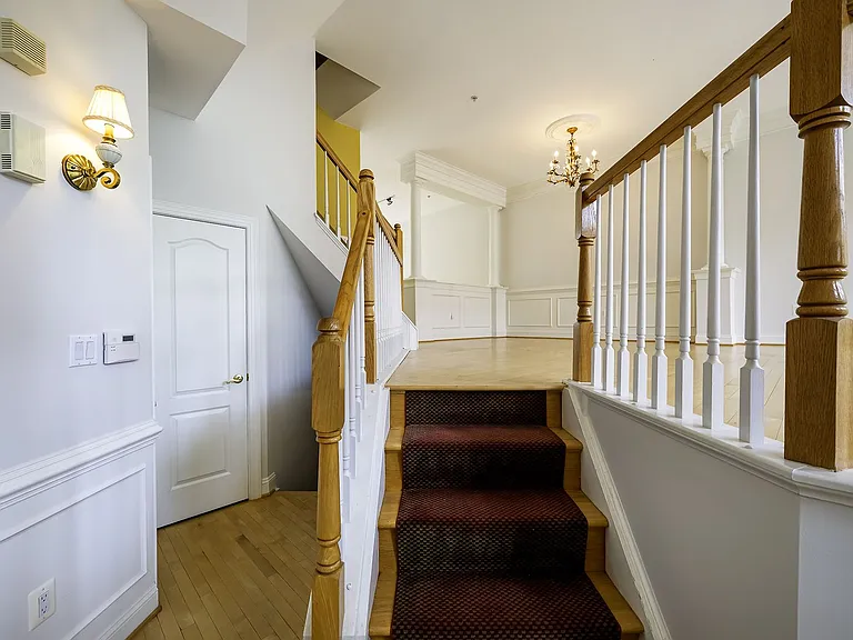 1156 Regal Oak Dr — Photo 4