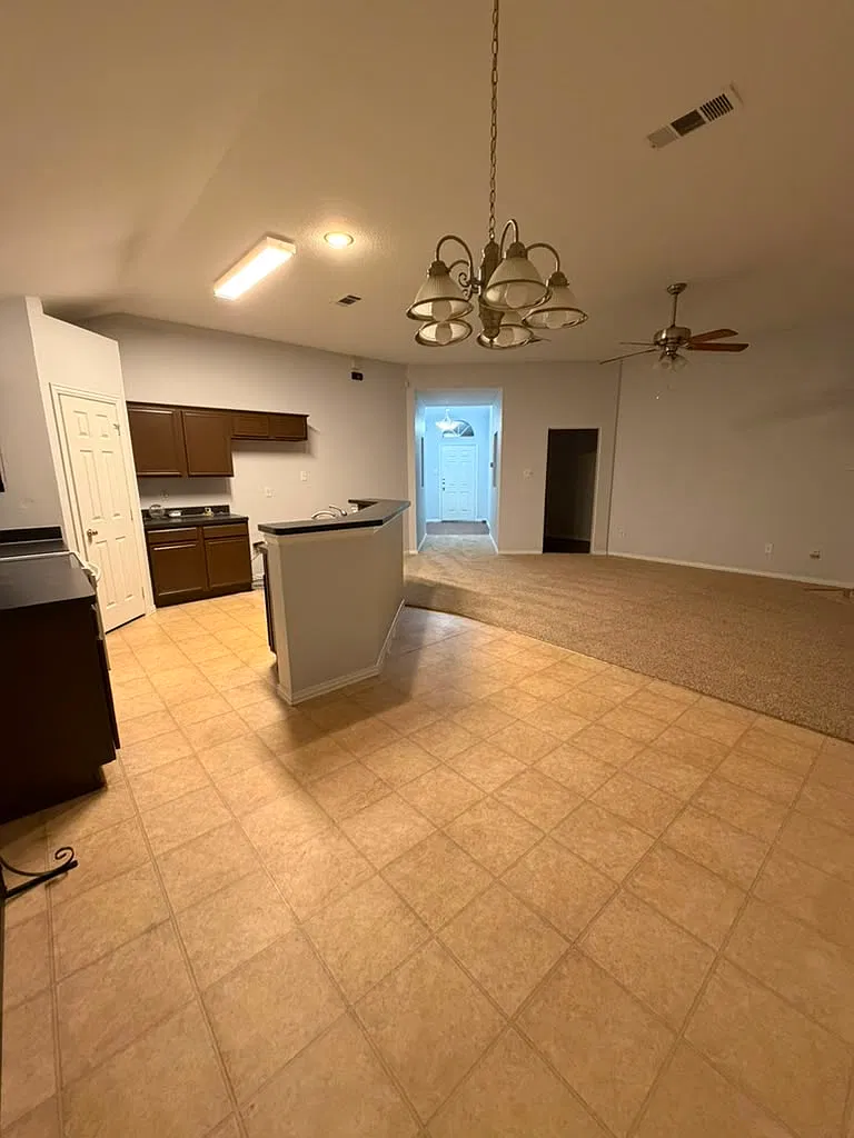 3 bed, 1564 sqft, $2,200 — Photo 2