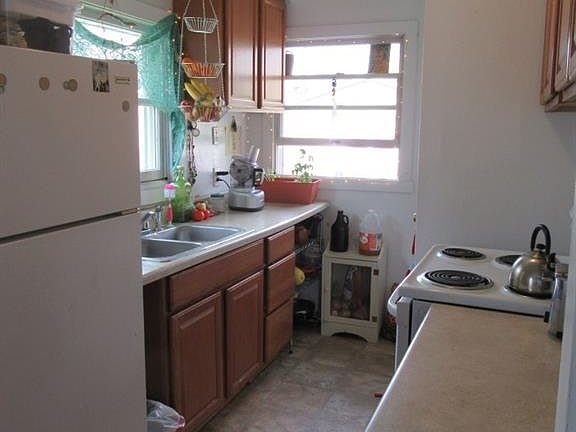 2nd image of 222 Pine St