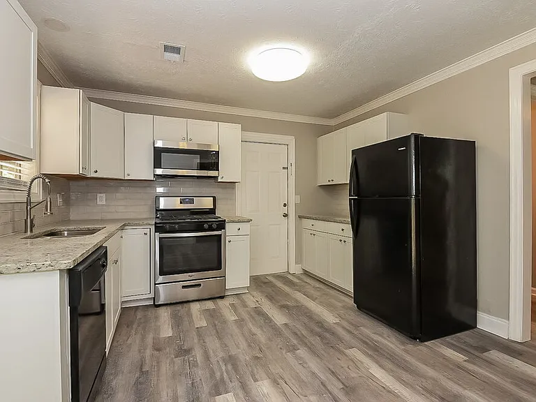 885 Trace Cir NE — Photo 8