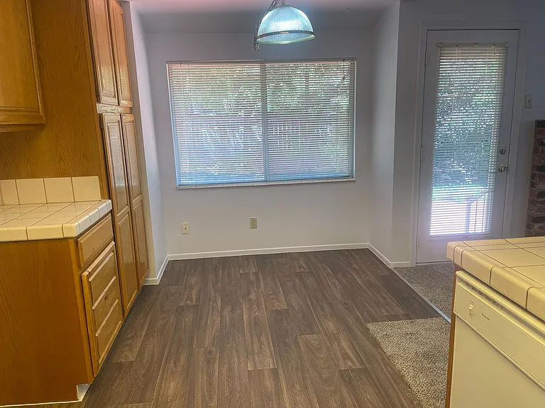 6061 Stonecreek Dr — Photo 7