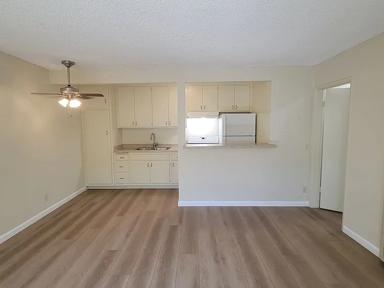 37 unit building close to CSUN! — Photo 9