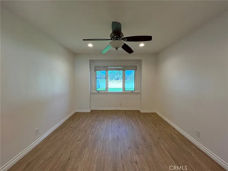 5710 Jumilla Ave — Photo 12