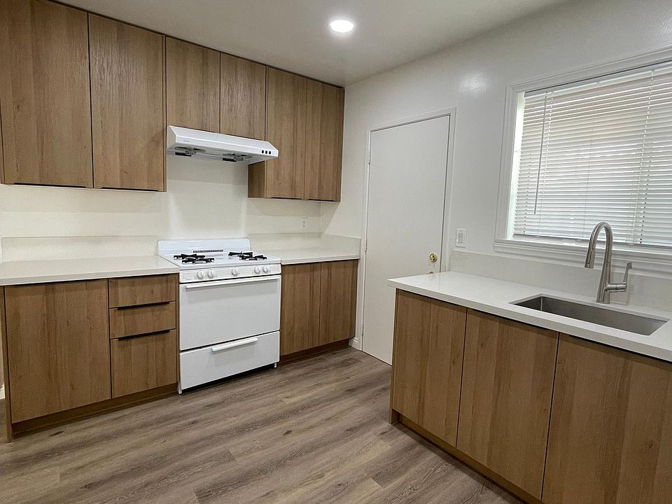 2nd image of 6038 Temple City Blvd #1/4