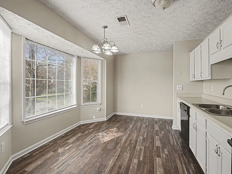 6430 Charter Way — Photo 7