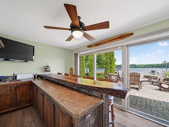 5th image of 10698 Baneberry Ln