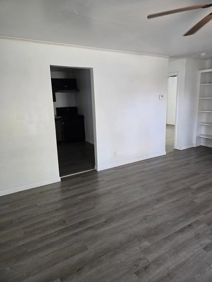 Spacious 4-Bedroom Home with Large Fenced Yard in a Quiet Neighborhood — Photo 3