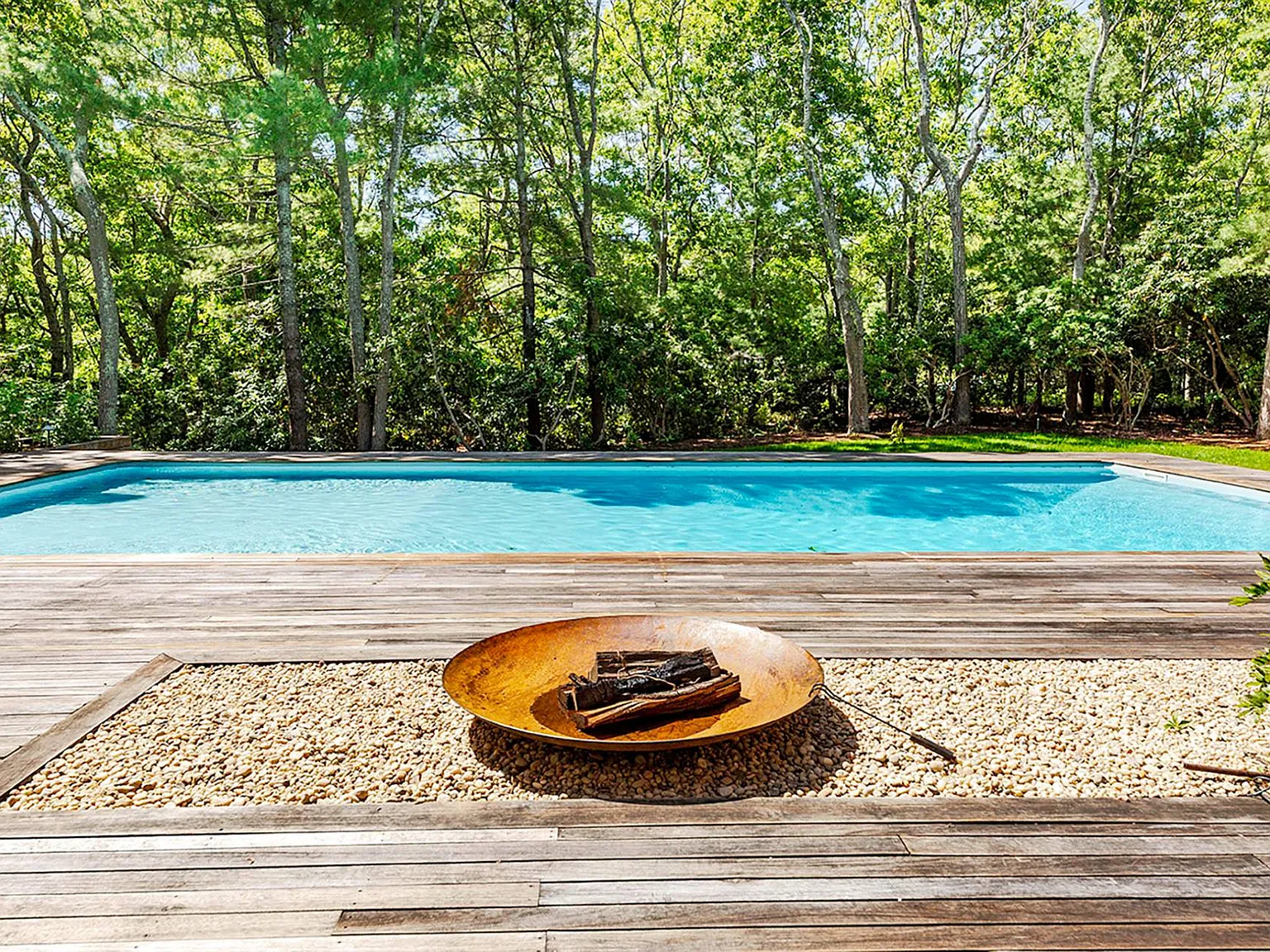 Pool Days, Beach Mornings, Hamptons Nights — Photo 3