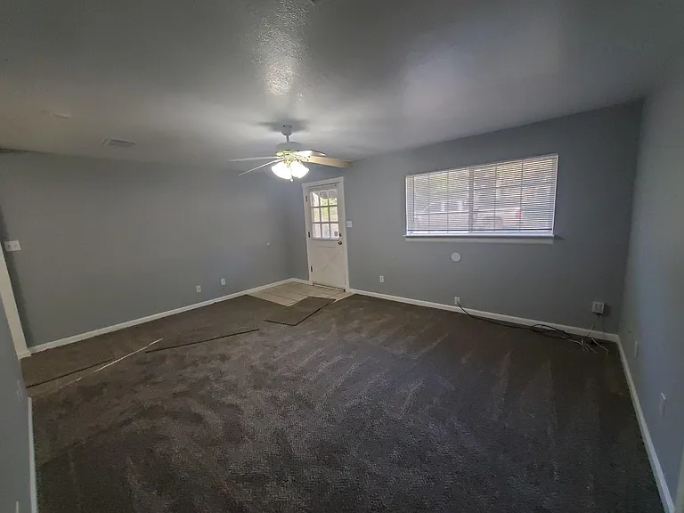 5016 Avenue F — Photo 2
