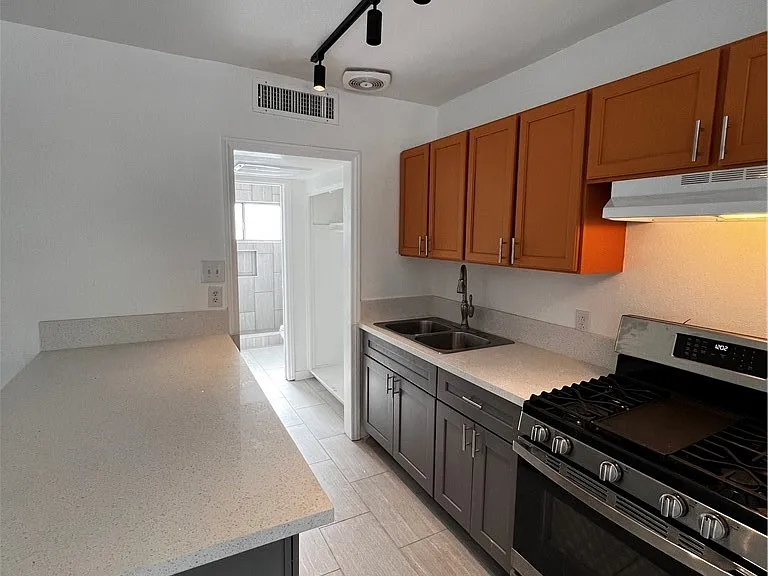 308 W Cincinnati Ave #8 — Photo 6