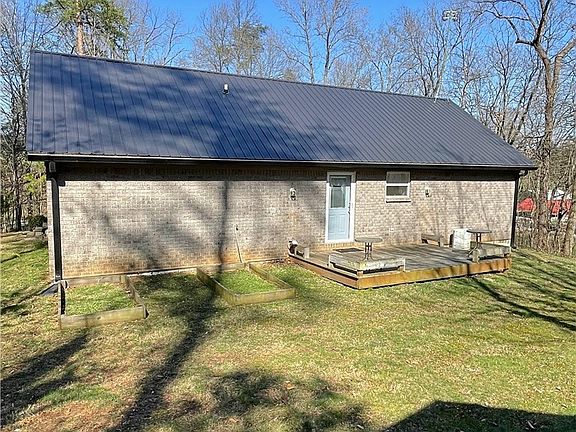 5th image of 3668 Tee Road NE