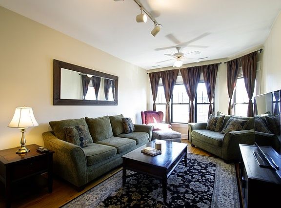 2nd image of 4186 N Clarendon Ave APT 3S