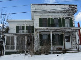 9 Lafayette St, Whitehall, NY 12887